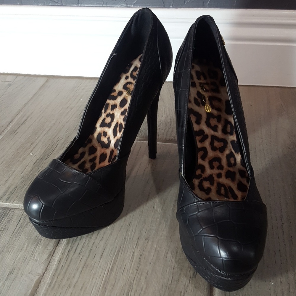 Bebe Black Texture Pumps Size 8